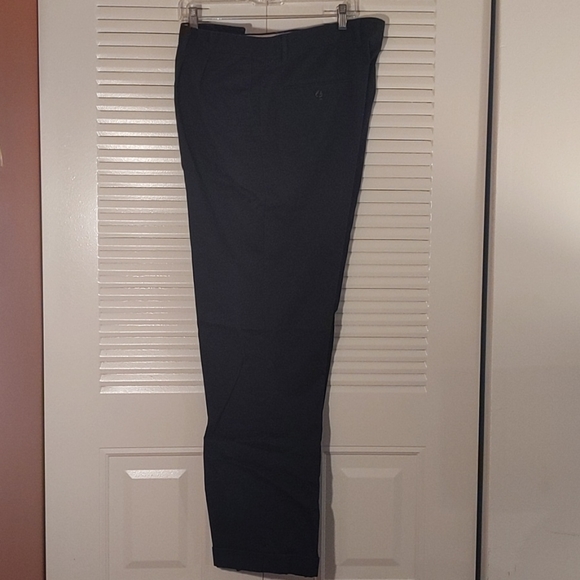 Men's Black Dockers, size 38x34 - Picture 6 of 6